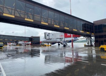 Аэропорт Сочи остановил прием и выпуск рейсов. Что произошло?