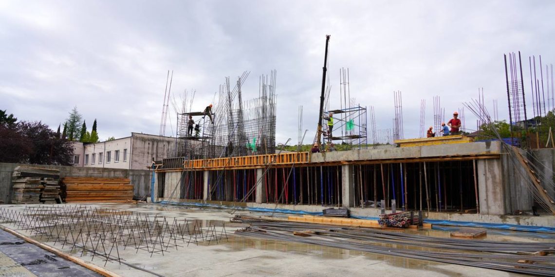 Прошунин: в сочинском Лоо строят блок начальной школы на 400 мест