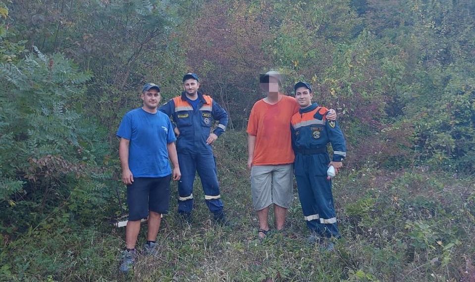 Туриста из Новосибирска спасли в горах Сочи после падения в овраг