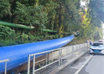 Многокилометровая пробка парализовала Адлерский район Сочи после ливней