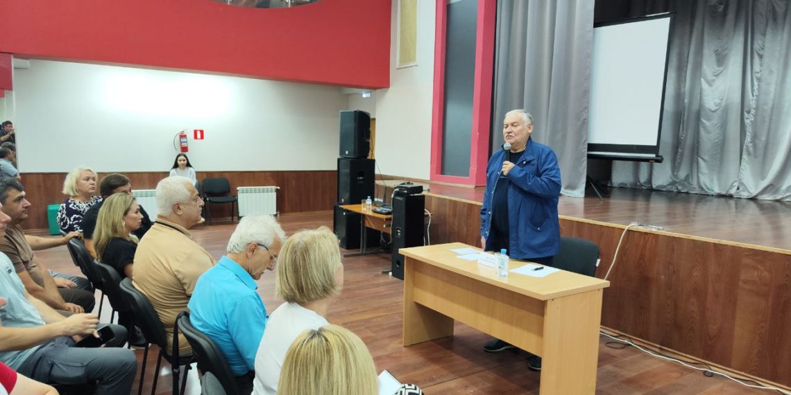 Константин Затулин обсудил с сочинцами работу транспорта и состояние дорог