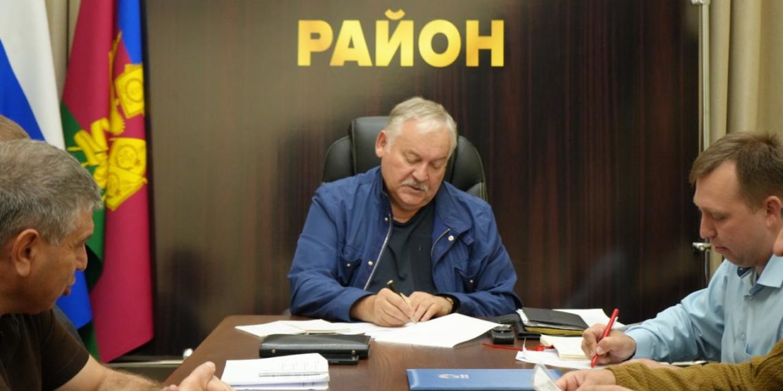Константин Затулин обсудил с жителями Апшеронска дороги и помощь бойцам