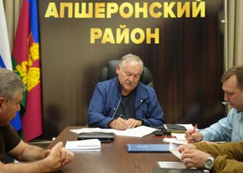 Константин Затулин обсудил с жителями Апшеронска дороги и помощь бойцам