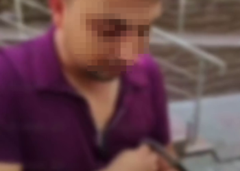 В Сочи мужчина продает фальшивые духи под видом известного бренда