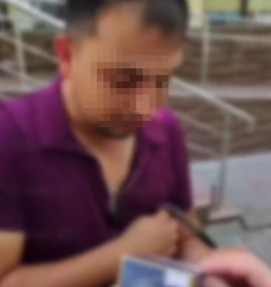 В Сочи мужчина продает фальшивые духи под видом известного бренда