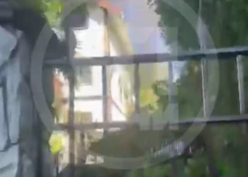 В Сочи на площади 100 «квадратов» полыхал добротный дом