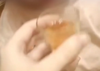 В Краснодаре шуточное видео с ребенком и бутылкой обернулось визитом опеки