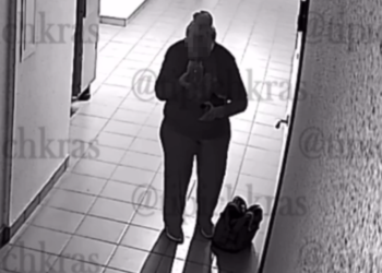 «Порчу на понос наводит»: в Краснодаре бабуля плюет в мед, который продает