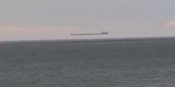 Фантом у берегов Голубицкой на Кубани: траулер-призрак явился в миражe