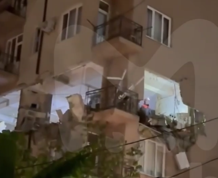 Mash: в Сочи на Тимирязева ребёнка нашли под завалами и увезли на скорой