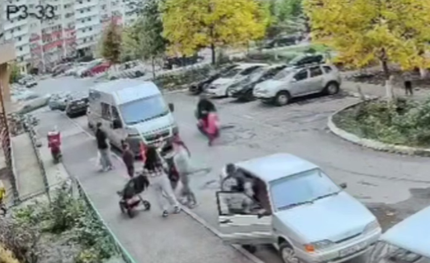 В Краснодаре отец 5-летней девочки избил доставщика после наезда на ребенка