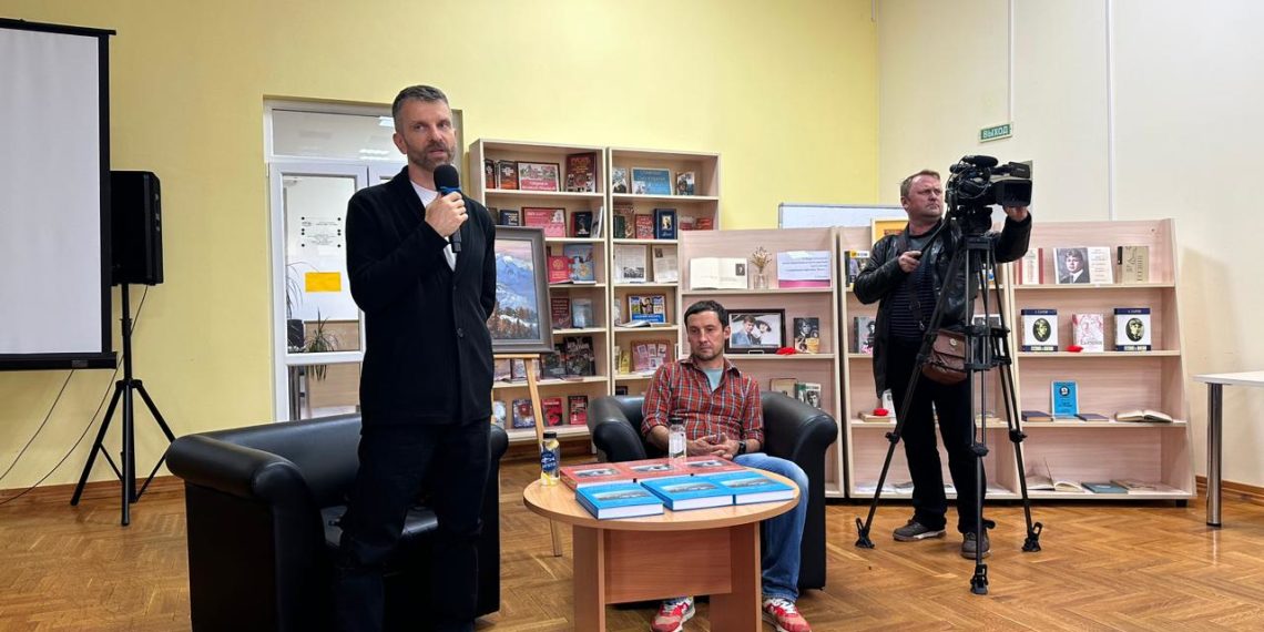 Курорт «Роза Хутор» подарил библиотекам Сочи редкую антологию о Красной Поляне