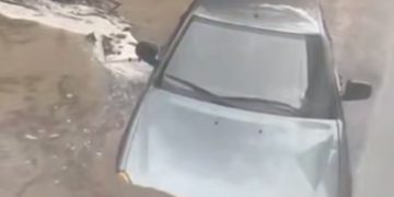 В Туапсинском районе Кубани затопило дороги и машины