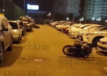 В Краснодаре неадекватный мужчина повредил несколько автомобилей