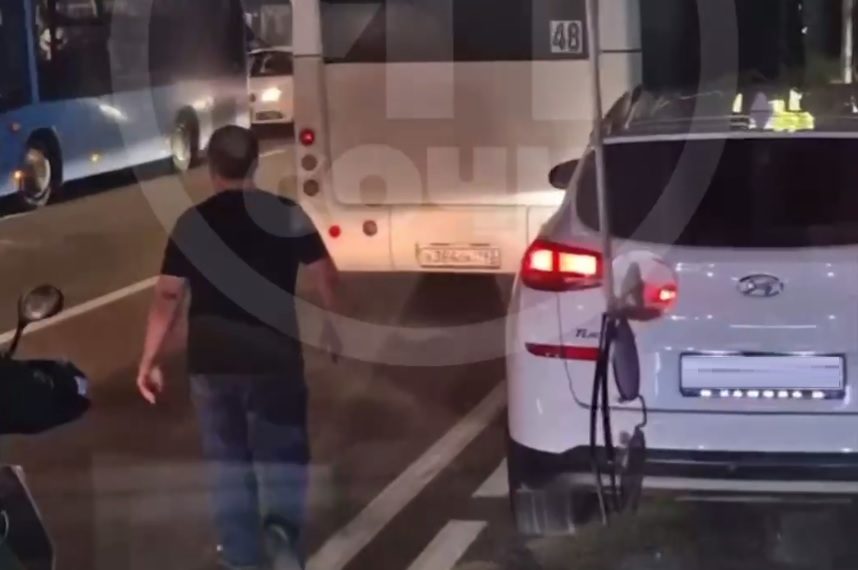 В Сочи водитель автобуса напал на коллегу и плевал ему в лицо