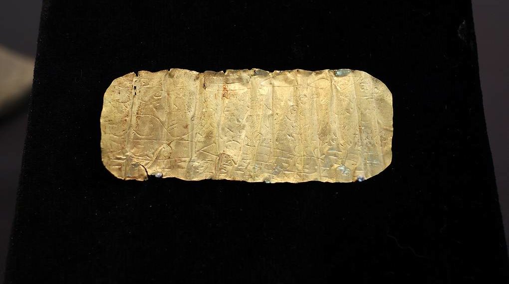 Чувства сквозь века: в Фанагории нашли золотой артефакт с любовным заклинанием