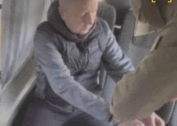 Появились кадры, как на главу Крымского района Сергея Леся надели наручники