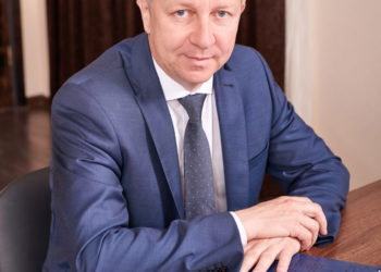 Появились кадры, как на главу Крымского района Сергея Леся надели наручники