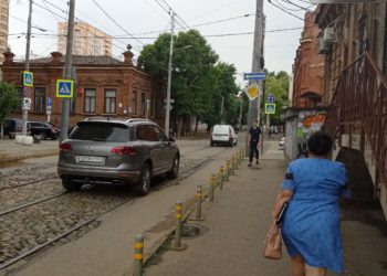 Пешком быстрее: в Краснодаре жители Гидростроя в отчаянии от вечных пробок