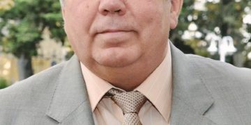 Мэр Сочи поздравил с 80-летним юбилеем Почетного гражданина Михаила Миленина