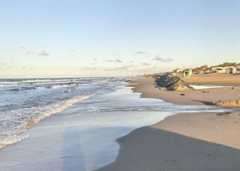 В Анапе обнаружили точечные выбросы мазута 29 октября