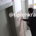 В Краснодаре мужчина зашел в чужую квартиру и начал снимать штаны