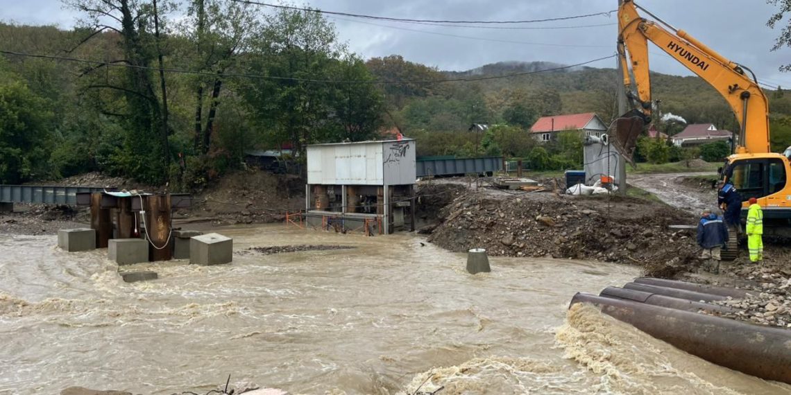 Для жителей села Молдавановка под Туапсе организовали воздушную переправу