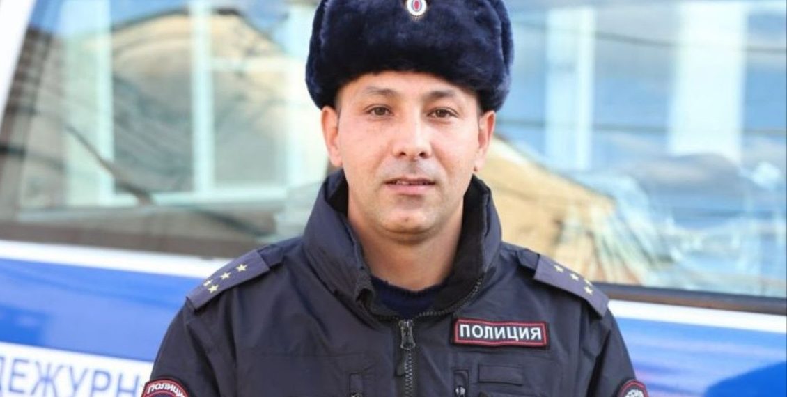 На пожаре на Кубани полицейский спас женщину и 10 цыплят