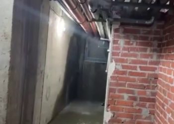 В Краснодаре многоэтажку затопило фекалиями