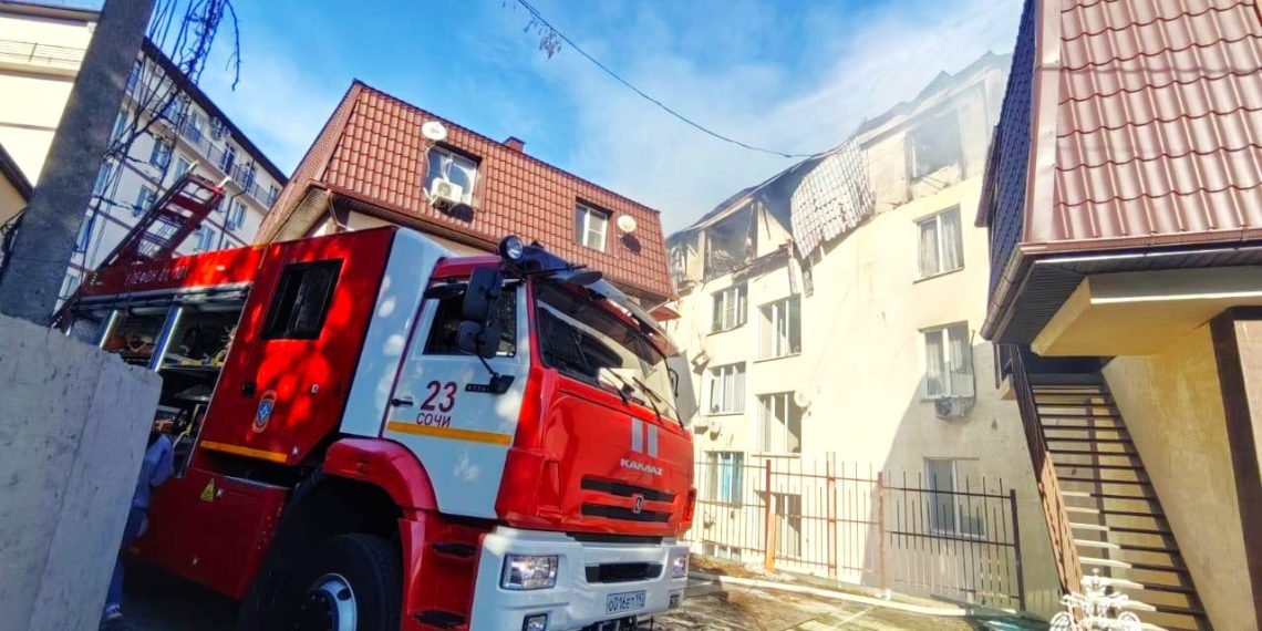 В результате пожара на Альпийской в Сочи есть пострадавшие