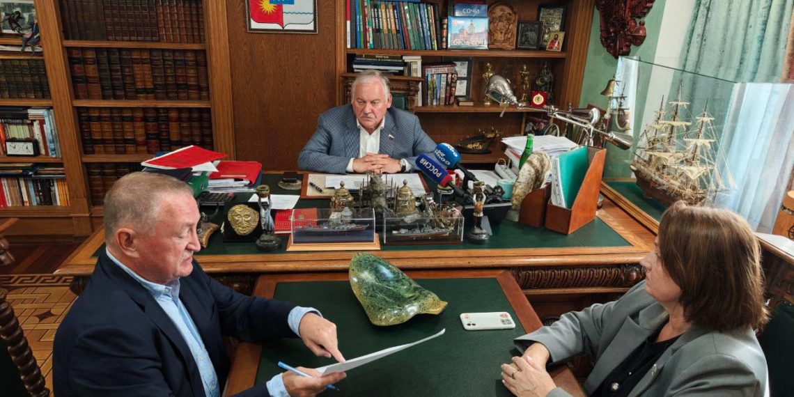 Константин Затулин провел рекордный по времени прием граждан в Сочи