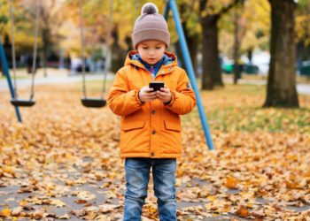 Школьник из Апшеронска обрёл телефон после падения в колодец