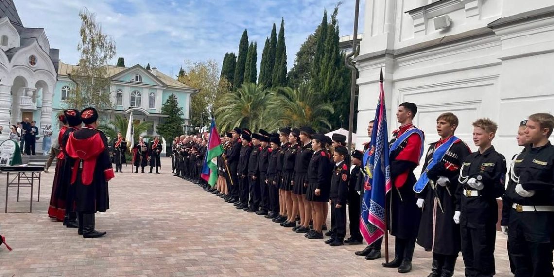 Прошло торжественное построение в Сочи в честь Дня кубанского казачества