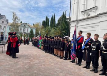 Прошло торжественное построение в Сочи в честь Дня кубанского казачества