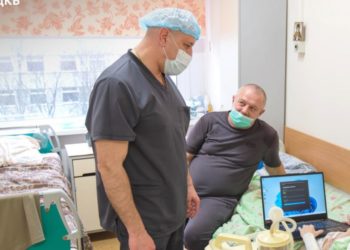 Отец пострадавшего от хаски мальчика из Сочи требует у мэрии машину и ремонт