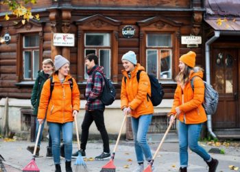 В Новороссийске ищут правовой способ бесплатно привлечь студентов к уборке улиц