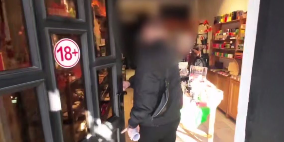 В Краснодаре две женщины продавали эзотерические товары с нацистской символикой