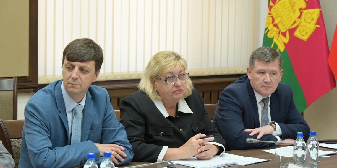 Жители Сочи обсудили с властями ремонт дорог и капремонт домов