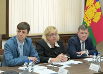 Жители Сочи обсудили с властями ремонт дорог и капремонт домов