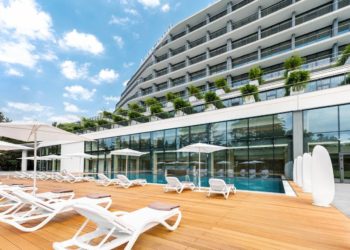 В Сочи открыли первый за 25 лет новый санаторий «Кристалл»