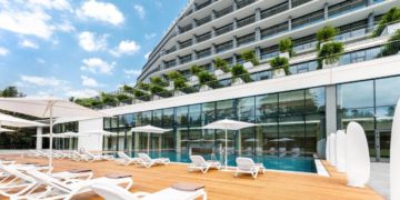 В Сочи открыли первый за 25 лет новый санаторий «Кристалл»