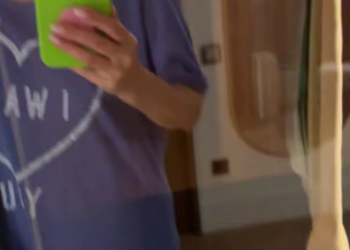 «Я в Сочи, короче»: Лера Кудрявцева попала на воздушную тревогу в отеле