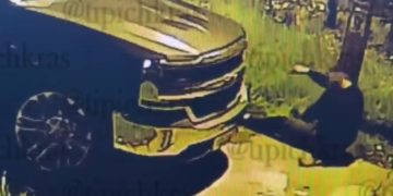 В Краснодаре на Садовой неизвестный устроил погром припаркованных автомобилей