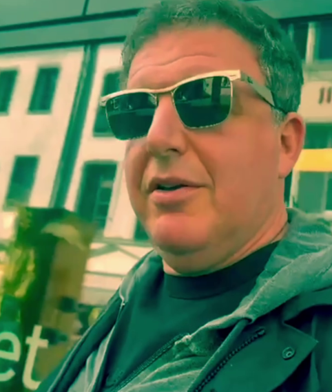 Актер Максим Виторган провел ночь в ванной из-за воздушной тревоги в Туапсе