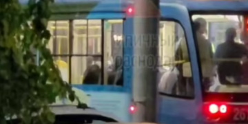 Подросток устроил рискованную поездку на крыше трамвая в Краснодаре