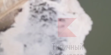 Сточные воды с пеной продолжают загрязнять реку Кубань в Краснодаре