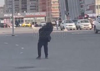 В Краснодаре «солевой астролог» наблюдал за облаками на Петра Метальникова