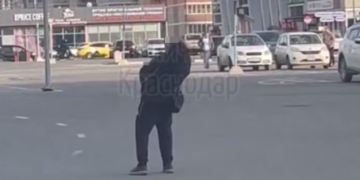 В Краснодаре «солевой астролог» наблюдал за облаками на Петра Метальникова