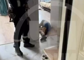 В Сочи спасатели вызволили мужчину из квартиры-ловушки