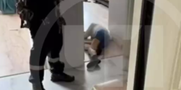 В Сочи спасатели вызволили мужчину из квартиры-ловушки